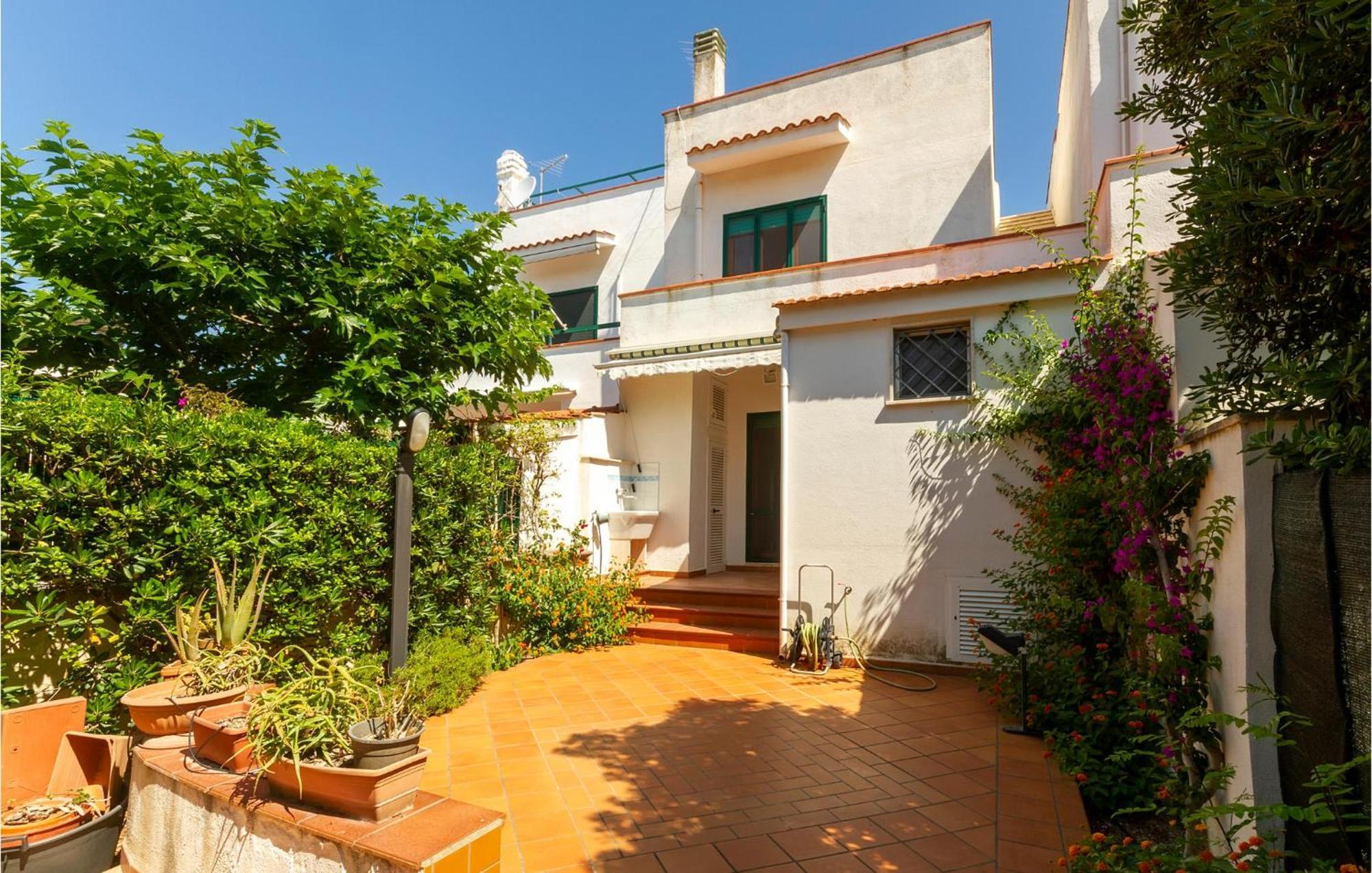 Awesome Home In Manduria With Kitchen エクステリア 写真